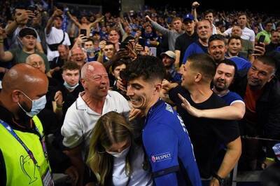 Vladimir Putin - Chelsea fan snaps up last shirt before club shop shuts after sanctions - news24.com - Britain - Russia - Ukraine