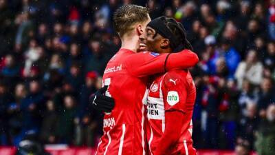 Kasper Schmeichel - Gianluca Mancini - Cody Gakpo - 4-4 de locura en Eindhoven - en.as.com
