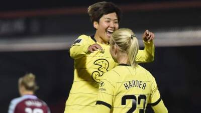 Emma Hayes - Sam Kerr - Ham United - Niamh Charles - West Ham 1-4 Chelsea: Blues close in on leaders Arsenal with win - bbc.com - Manchester
