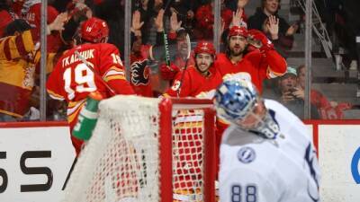 Gaudreau's hat trick powers Flames to win over Lightning