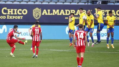 El Atlético - Sesión de puntería para recobrar el peligro en faltas directas - en.as.com