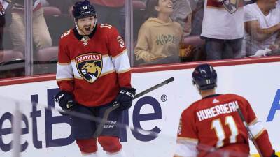 Sam Reinhart has 6th hat trick, Panthers beat Flyers