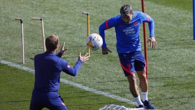 Pablo Barrios - Correa se apunta al Atleti-Cádiz y Simeone cita a cuatro canteranos - en.as.com