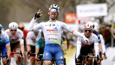 Mathieu Burgaudeau grabs 'magnificent' win from Mads Pedersen, Wout van Aert on Stage 6 of Paris-Nice