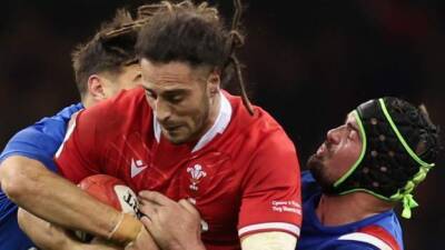 Six Nations 2022: Wales 9-13 France - visitors keep Grand Slam dream alive