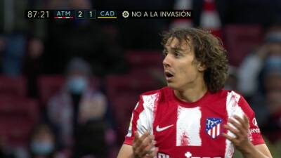 La expulsión a Serrano que nadie entendió en el Metropolitano: "Se están cargando el fútbol..." - en.as.com