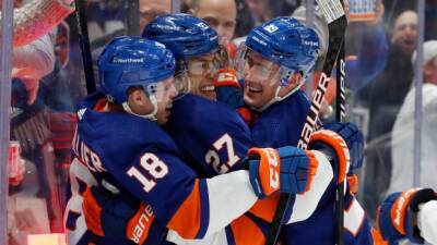 Trotz reaches 900 wins as Isles top Jets
