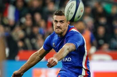France beat Wales to stay on course for Six Nations Grand Slam