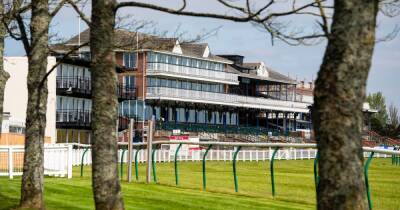 Nicky Henderson - Garry Owen - Horse racing results LIVE plus tips and best bets from Ayr, Hereford, Lingfield, Sandown and Wolverhampton - dailyrecord.co.uk - Britain -  Sandown - county Park