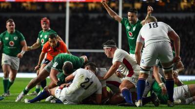Ireland still in race after bizarre win over 14-man England