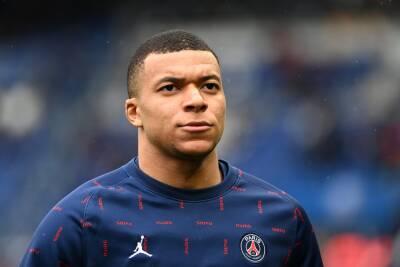 PSG fans whistle their players, with exception of Mbappe