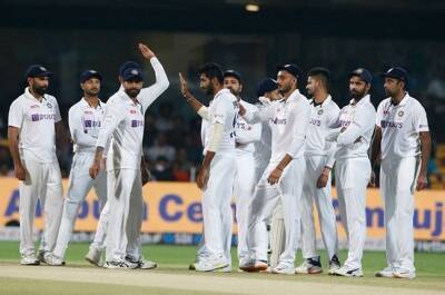 Rampant India corner Sri Lanka in pink ball Test