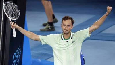 Daniil Medvedev debuts as No. 1 with easy victory at Indian Wells