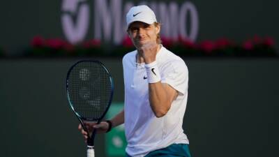 Shapovalov advances to 3rd round at Indian Wells with win over Davidovich Fokina