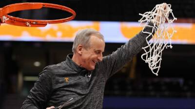 Tennessee tops Texas A&M to win 1st men's basketball SEC tournament title in 43 years