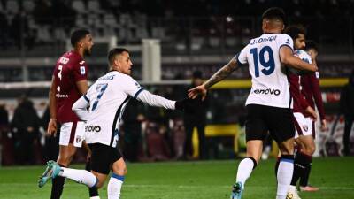 Alexis Sanchez - Alessandro Bastoni - Ricardo Rodriguez - Polémico empate del Inter en Torino - en.as.com