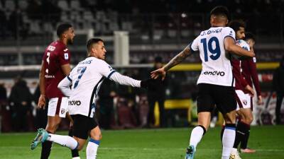 Alexis Sanchez - Alessandro Bastoni - Matias Vecino - Ricardo Rodriguez - Polémico empate del Inter en Torino - en.as.com