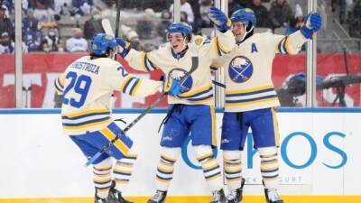 Sabres score 4 unanswered goals to beat Maple Leafs in Heritage Classic in Hamilton