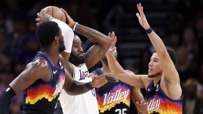 Los Suns machacan a los Lakers