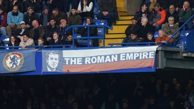 Chelsea fans told to stop chanting Roman Abramovich’s name by Downing Street