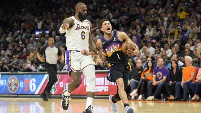 Devin Booker - Anthony Davis - Carmelo Anthony - Deandre Ayton - NBA-leading Suns rout Lakers; LeBron James reaches 10,000 assists - foxnews.com - Los Angeles -  Los Angeles -  Phoenix