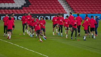 Entrenamiento con lluvia y con Kondogbia, Giménez y Hermoso