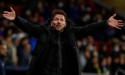 Diego Simeone keeps faith in Atlético’s old ways to beat Manchester United