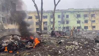 Mueren la mujer embarazada y su bebé del bombardeo a Mariupol