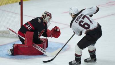 Crouse's hat trick lifts Coyotes to win over Senators