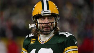 Aaron Rodgers signs contract extension with Green Bay Packers