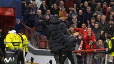 Vergonzoso lo que le hizo parte de Old Trafford a Simeone cuando abandonaba el césped - en.as.com - Manchester - Madrid