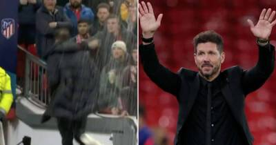 Diego Simeone - Diego Simeone responds to Man Utd fans throwing drinks at him after Atletico Madrid's win - msn.com - Manchester - Spain - Madrid