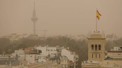 ¿Cuánto va a durar la calima, cuándo se irá el polvo del Sáhara y por qué el cielo se ve naranja?