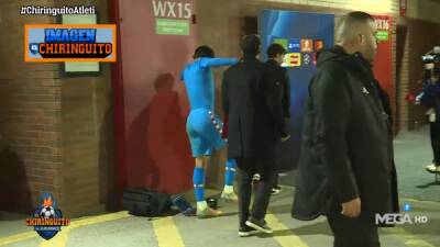 El traspiés de João con el equipo de un periodista en la zona mixta - en.as.com - Madrid