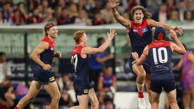 AFL Melbourne beats Western Bulldogs in grand-final rematch as 2022 season begins, as it happened