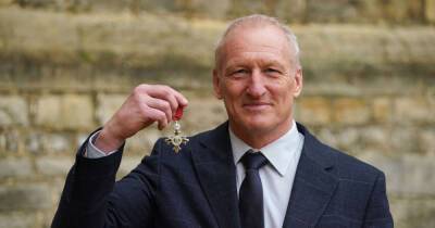 Simon Middleton - Windsor Castle - Simon Middleton takes day off England training camp to collect royal honour - msn.com - France - Scotland - Ireland - New Zealand
