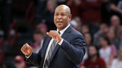 Louisville Cardinals to hire Kenny Payne as men's basketball coach, sources say