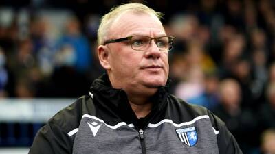 Steve Evans - Steve Evans replaces Paul Tisdale as Stevenage boss - bt.com