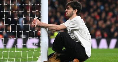 Arsenal vs Liverpool pitch invader tries to HANDCUFF himself to goalpost leaving Premier League fans baffled