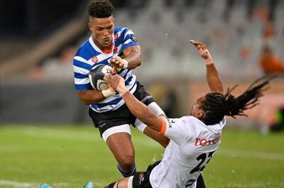 Angelo Davids - WATCH | Specman almost knocked out cold, referee criticised for not stopping play - news24.com