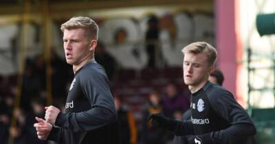Hibs to assess injured duo ahead of Aberdeen trip