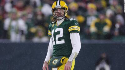 Aaron Rodgers signs bumper contract extension with Green Bay Packers