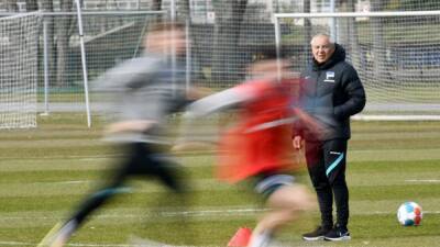 Hertha's new coach Magath tests positive for COVID-19