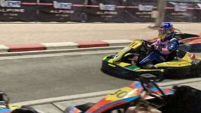 Fernando Alonso no quiere perder ni a las chapas - en.as.com