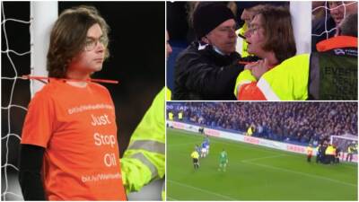 Everton vs Newcastle: Protestor tied himself to a goal post and stopped play - givemesport.com