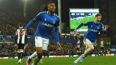 Ten-man Everton earn vital late win after protester delays game against Newcastle