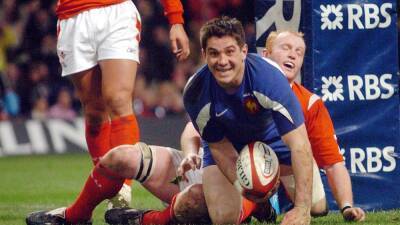 Stephen Jones - Les Bleus - On this day in 2006: France fight back to defeat Wales and clinch Six Nations - bt.com - France - Ireland