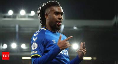 Frank Lampard - Alex Iwobi - Craig Pawson - EPL: Alex Iwobi lights up Goodison with dramatic winner against Newcastle United - timesofindia.indiatimes.com