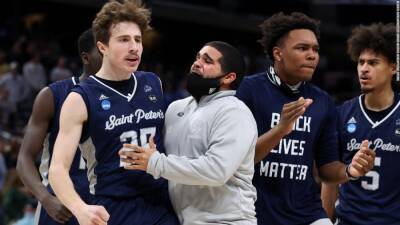 Oscar Tshiebwe - Saint Peter's completes huge March Madness upset, stunning No. 2 seed Kentucky - edition.cnn.com - Usa -  Kentucky - state New Jersey -  Indianapolis - Jersey - county Banks