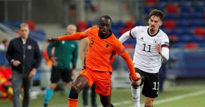 Soccer-Teze wins surprise call-up to Dutch squad